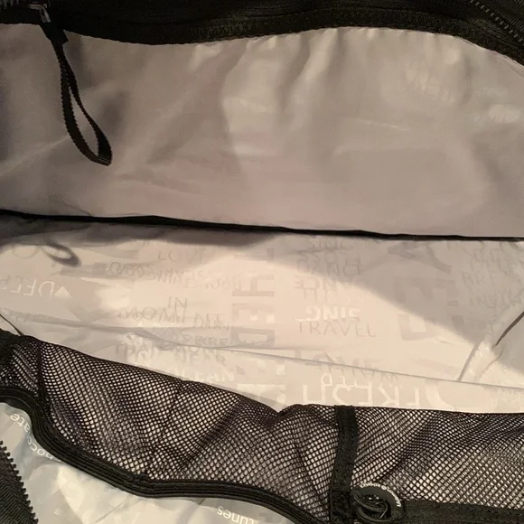 EUC Lululemon quilted carry bag - Picture 4 of 11